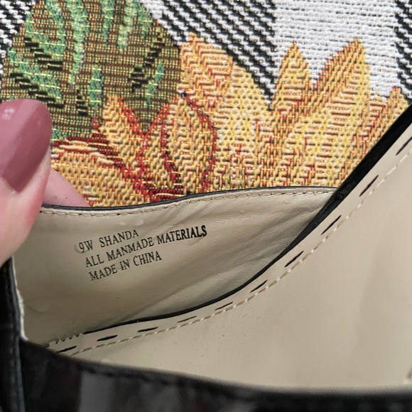 Madeline patent leather slip on open toe with bows - Picture 6 of 9